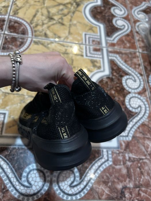 Жіночі кросівки