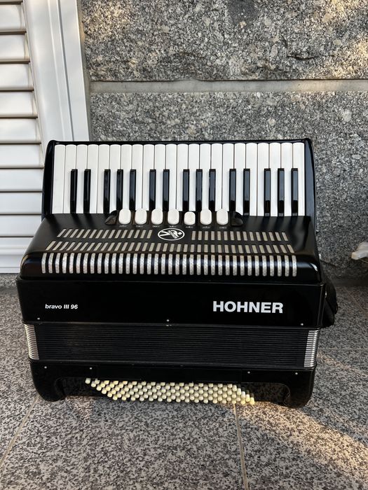 HOHNER Bravo III 96 baixos