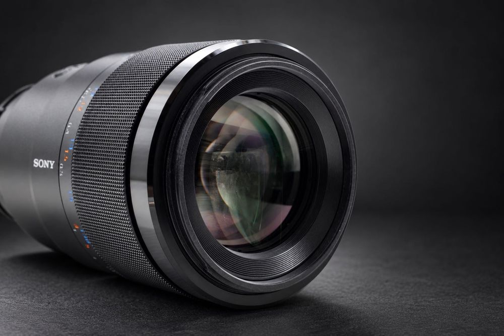Sony FE 90mm f/2.8 Macro G OSS — 1:1 | Full-Frame | Excelente Estado