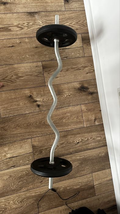 Sztanga łamana s obciązeniem