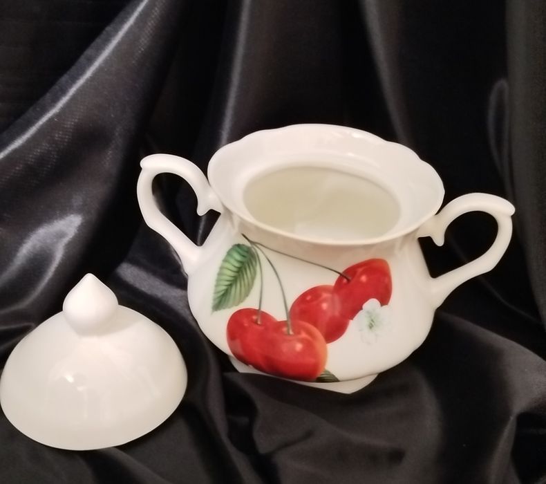 Цукорниця, заварочний чайник.