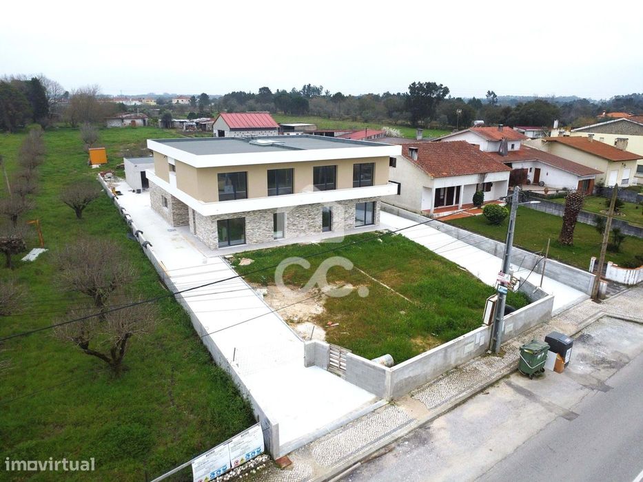 Moradia T4 em fase final de construção em  Cantanhede