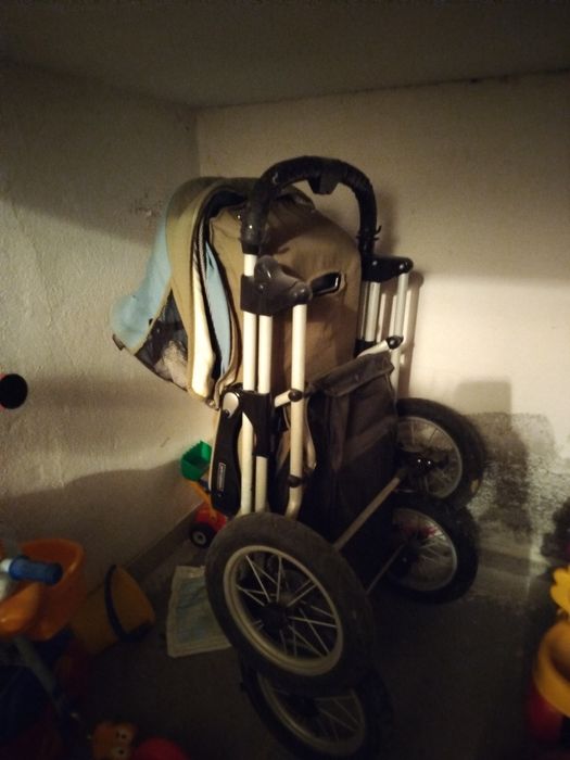 Wózek dziecięcy cztery koła