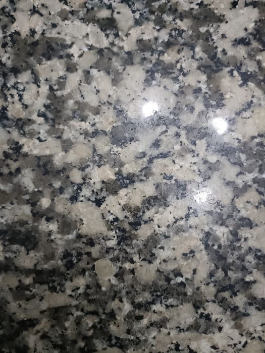 Mesa de mármore quadrada