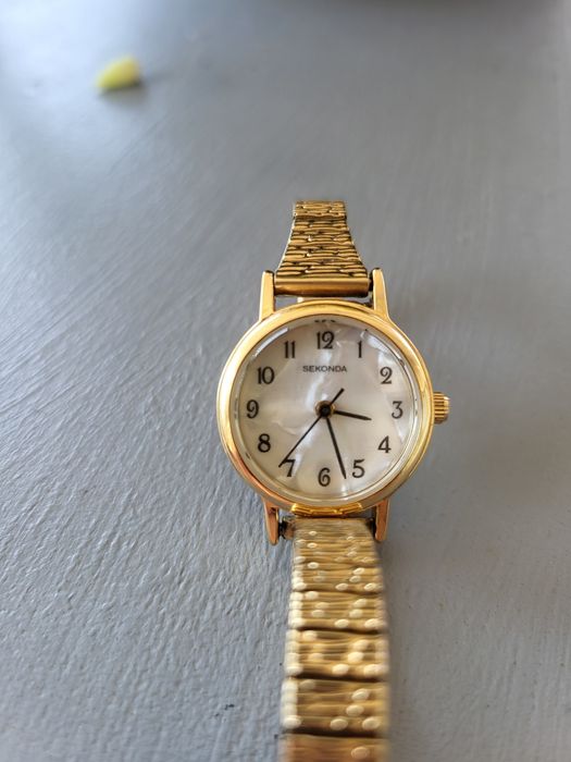 Relogio SEKONDA dourado