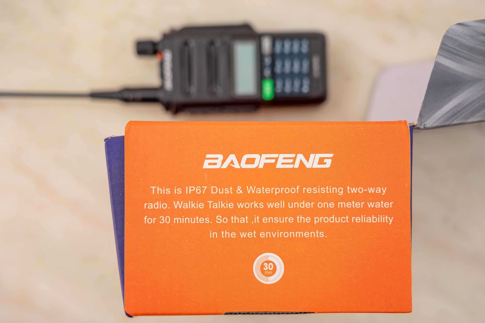 Walkie-talkie, radio amador.Baofeng UVR9 Pro
VHF/UHF
Robusto e á prova