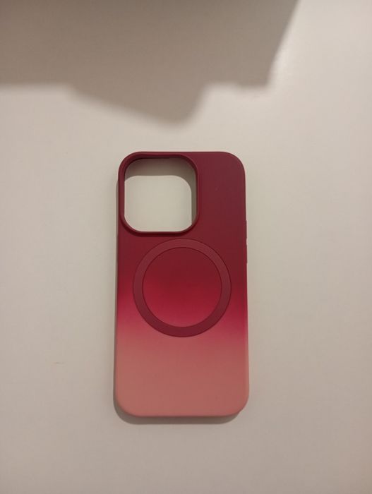 Capinha iPhone 14 pro modelo pequeno.