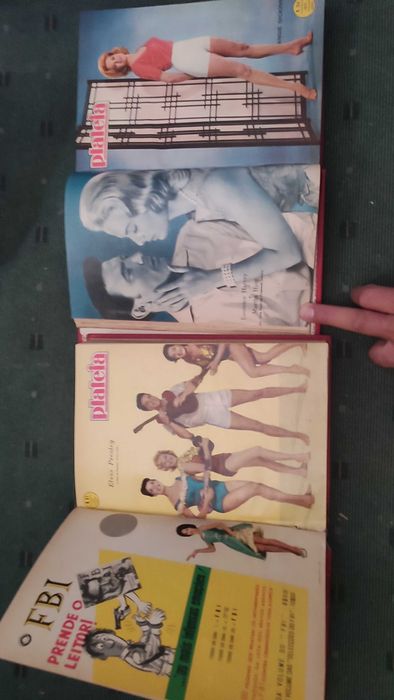 28 Revistas Plateia encadernadas em 2 volumes