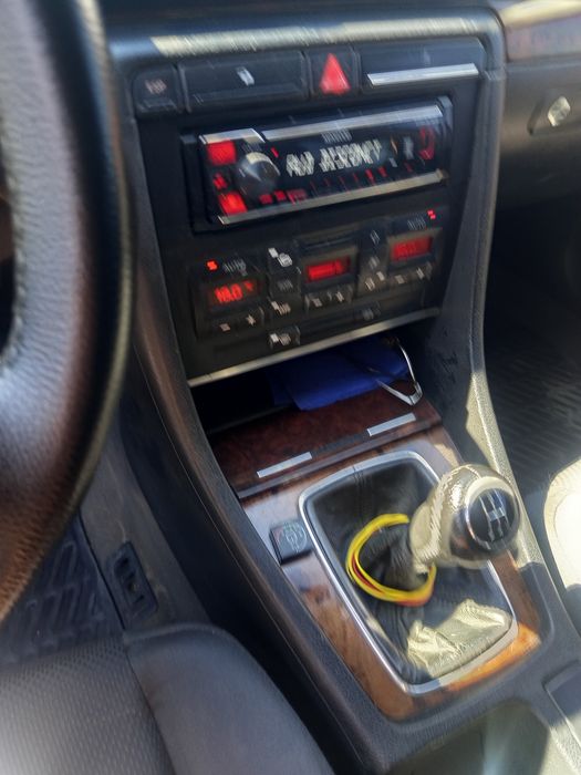 Автомобіль ауді а4