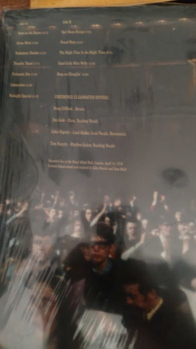 Neil Young 
Harvest
Original Analogue Masters Tapes 
Selado 

Creedence Clearwater Revival 
Live At Royal Albert Hall
Novo
50€

Selados