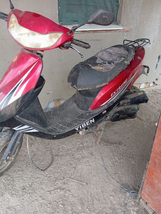 Продам скутер YIBEN