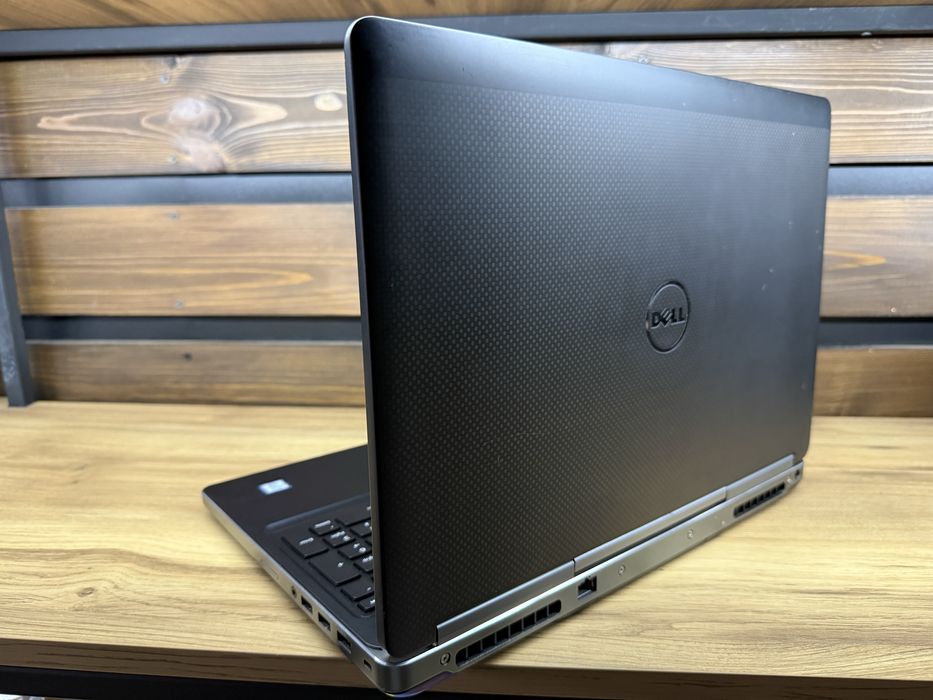 Dell Precision7520 M2200 4GB 15,6"IPS  XeonE3-1505v6/16GB/M2 256GB/16%