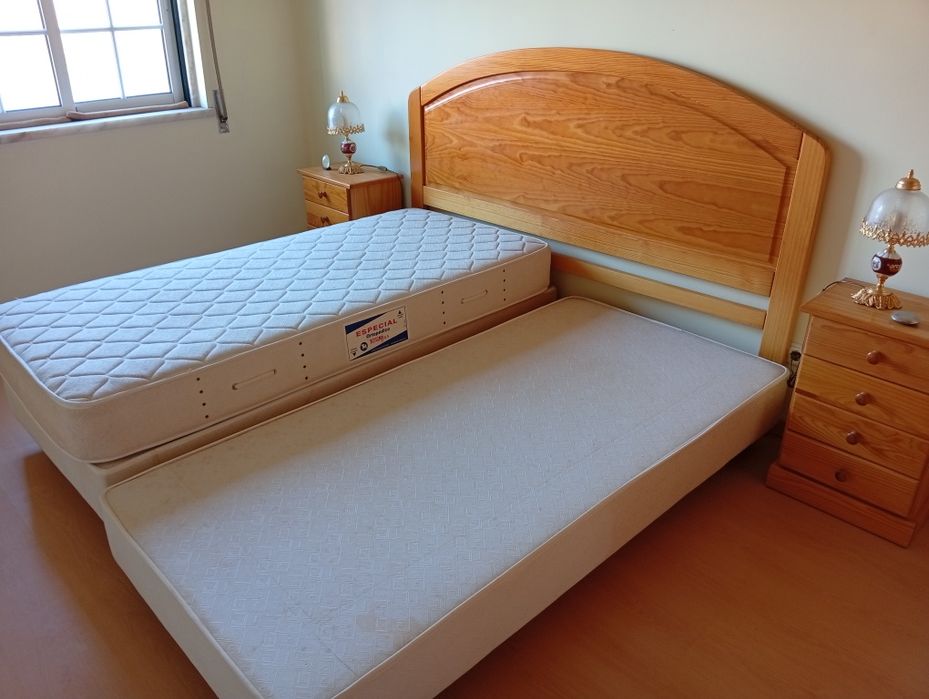 Cama de casal completa com os colchões