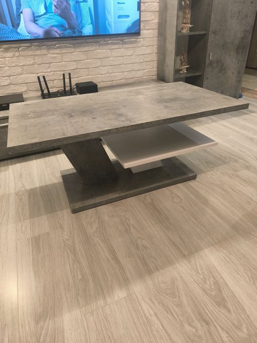 Stolik kawowy z półką