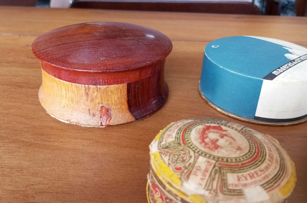 Antigas caixas de pó de arroz