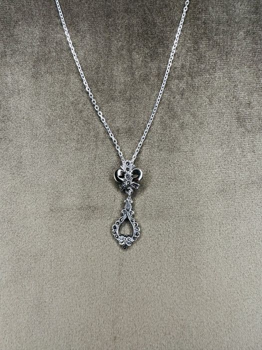 Fio Colar com medalha em prata e marcacites