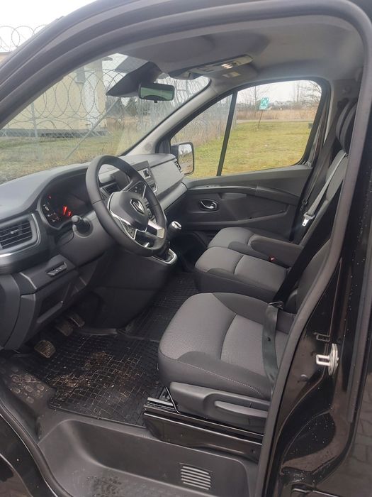 Wynajem busa 9-osobowego.