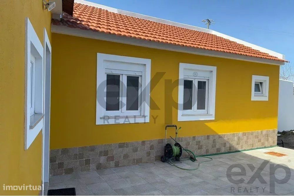 Moradia T2 totalmente renovada na Marinha Grande !