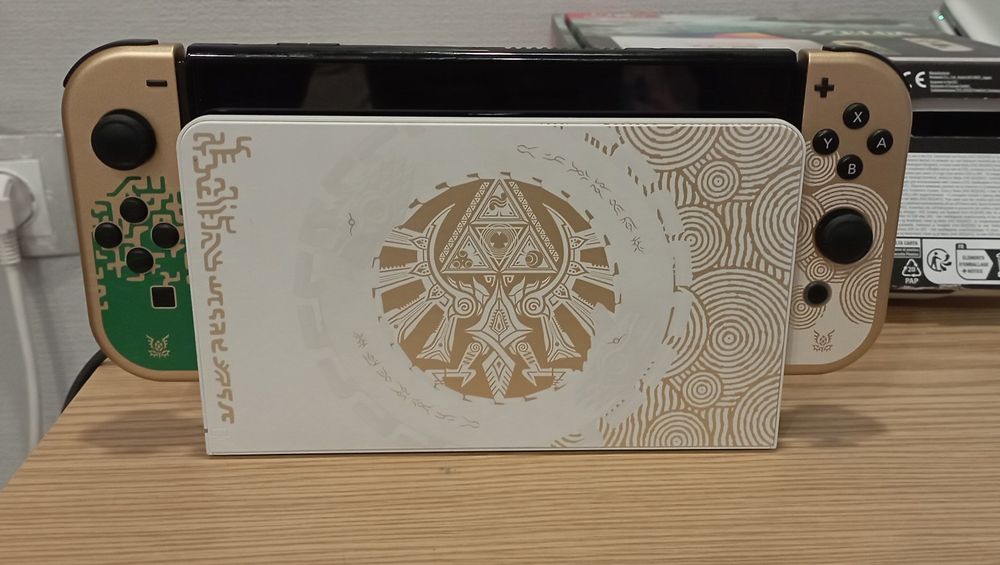 Nintendo Switch OLED Zelda Tears of the Kingdom Edition