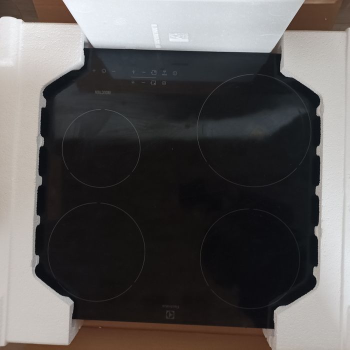 Płyta indukcyjna na części Electrolux uszkodzona elektronika EIT61443B