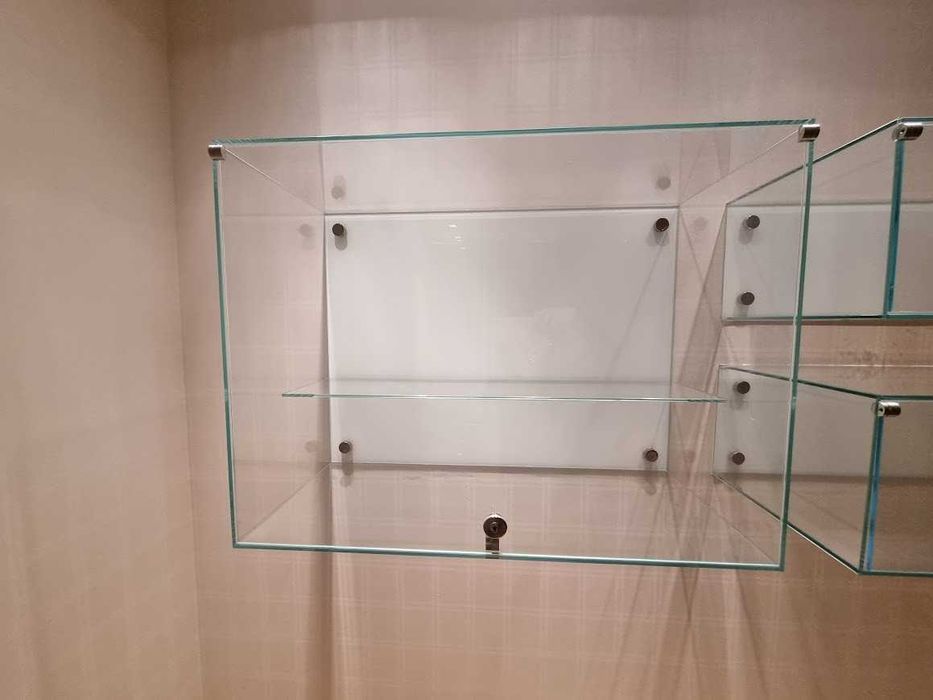 Caixas/Vitrines em Vidro Temperado com Fechadura