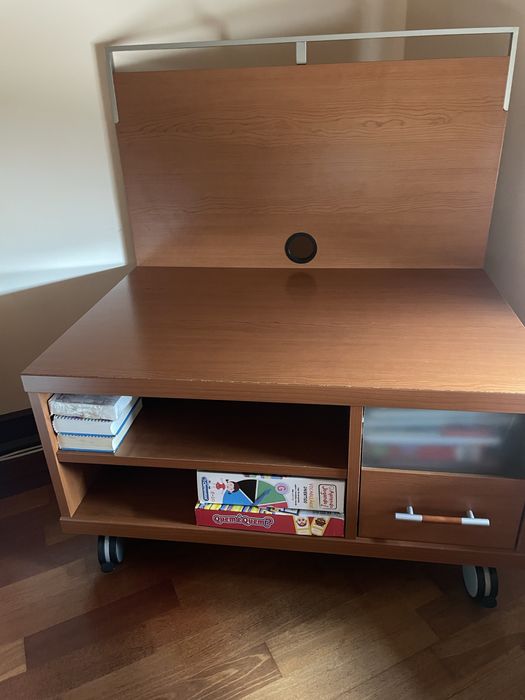 Movél para TV com gaveta e rodas
