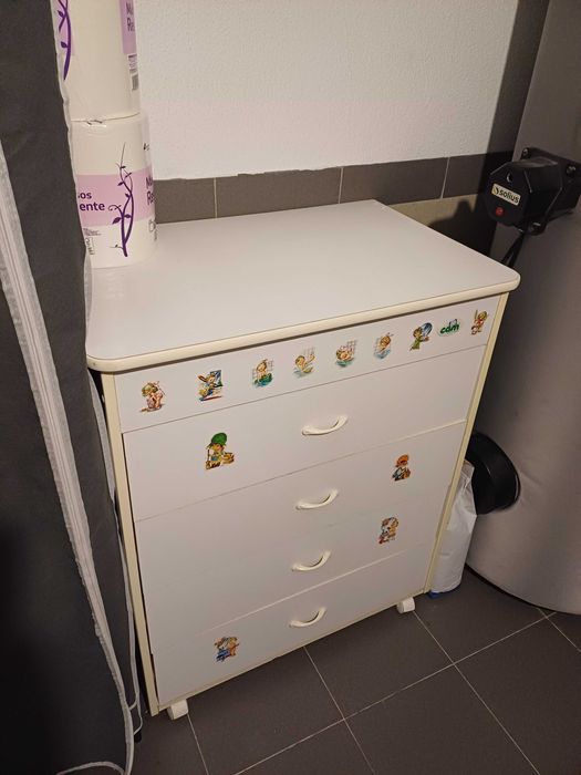 Cómoda para bébé.
