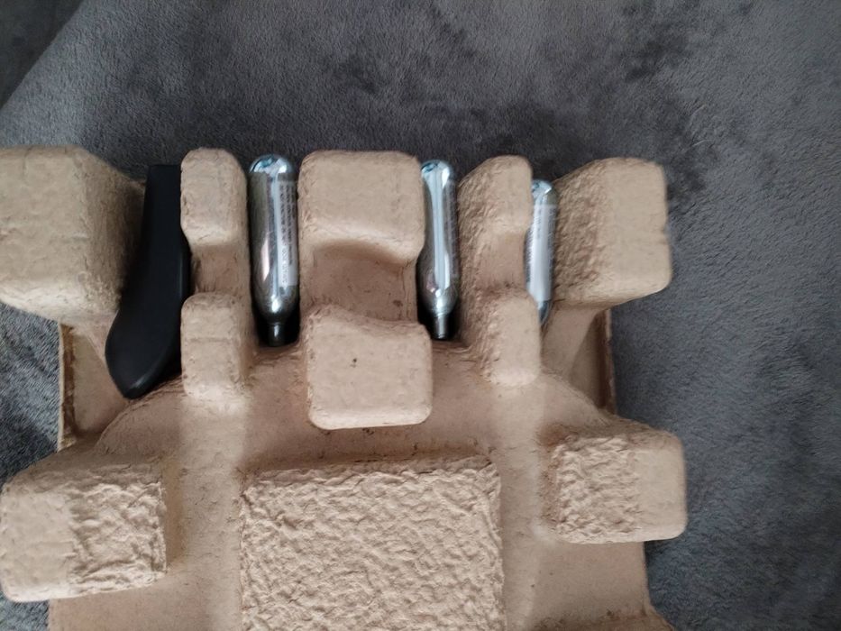 Новий в упаковці диспенсер для пива