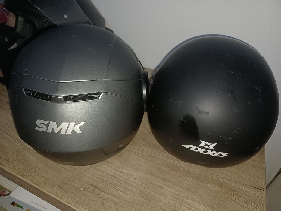 Capecete da marca SMK Tamanho s e capacete da marca AXXIS tamanho M