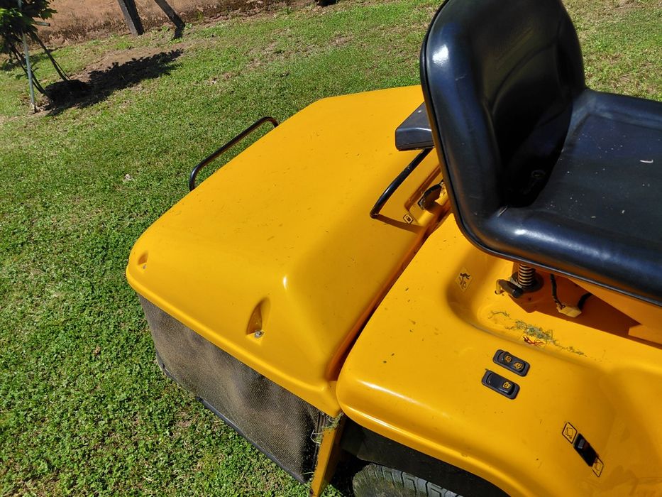 Trator corta relvas MTD 20cv  OU TROCO  POR  3 OU  4  TRATORES  CORTA RELVA USADOS  MAS EM BOM  ESTADO