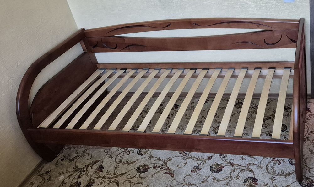 Ліжко-диван підліткове з масиву ясеня 90х200 см із ящиками