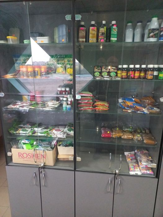 Продам недорого торговую мебель.