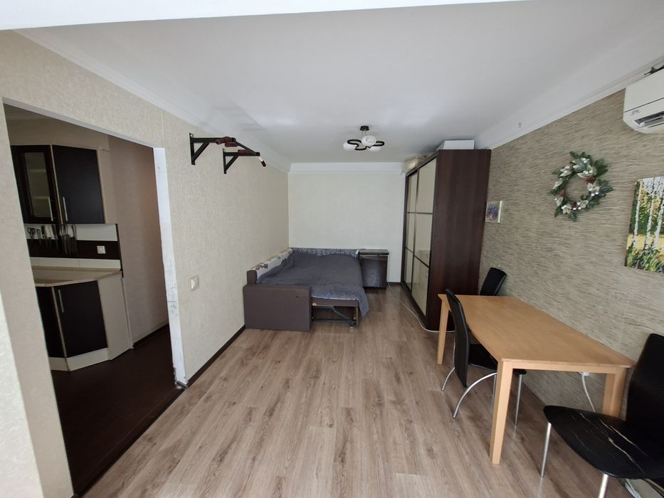 Продам 1-кімнатну квартиру 32,4м.кв. вул.Березняківська 20.
