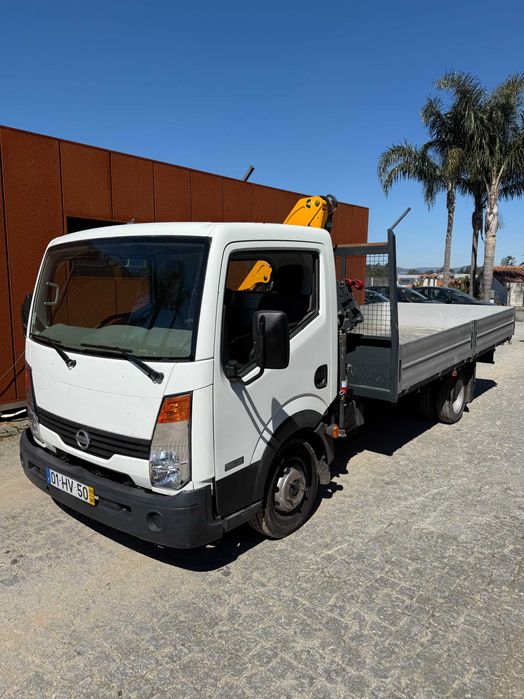 Nissan Cabstar com grua