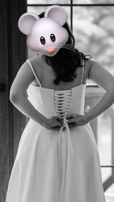 Весільна сукня.