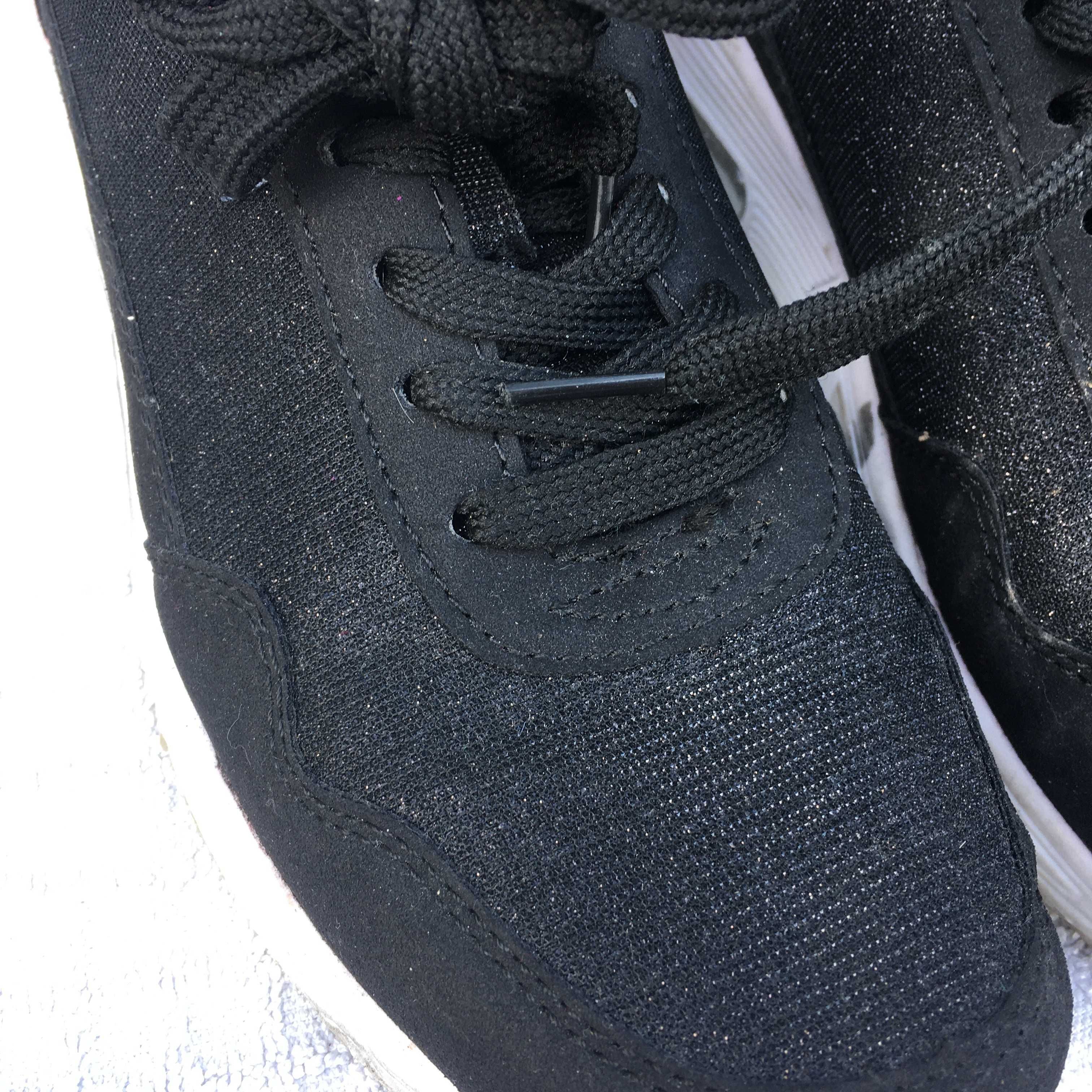 Sapatos tenis pretos de senhora Torres Novas S o Pedro Lapas E