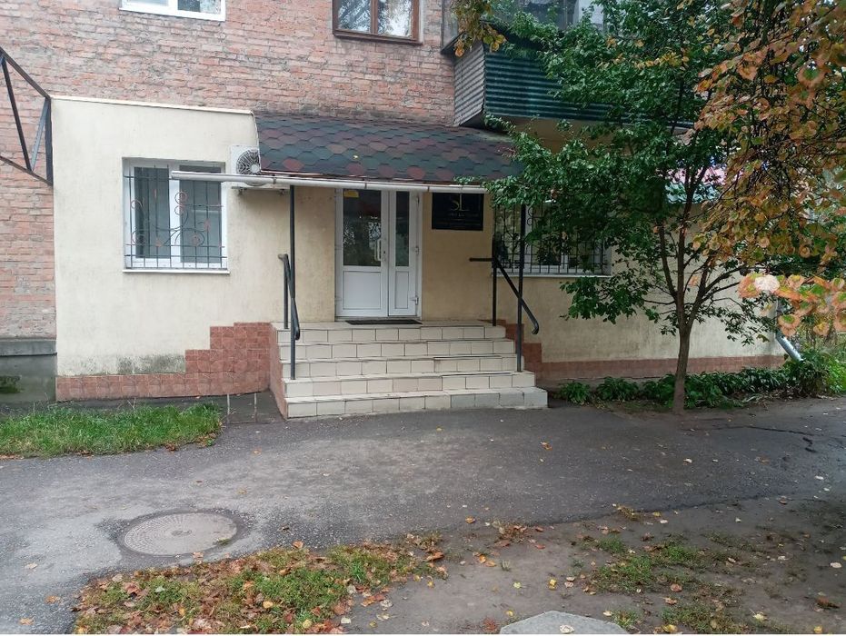 Арена приміщення 55 м.кв. вільного призначення. Світло не вимикають.