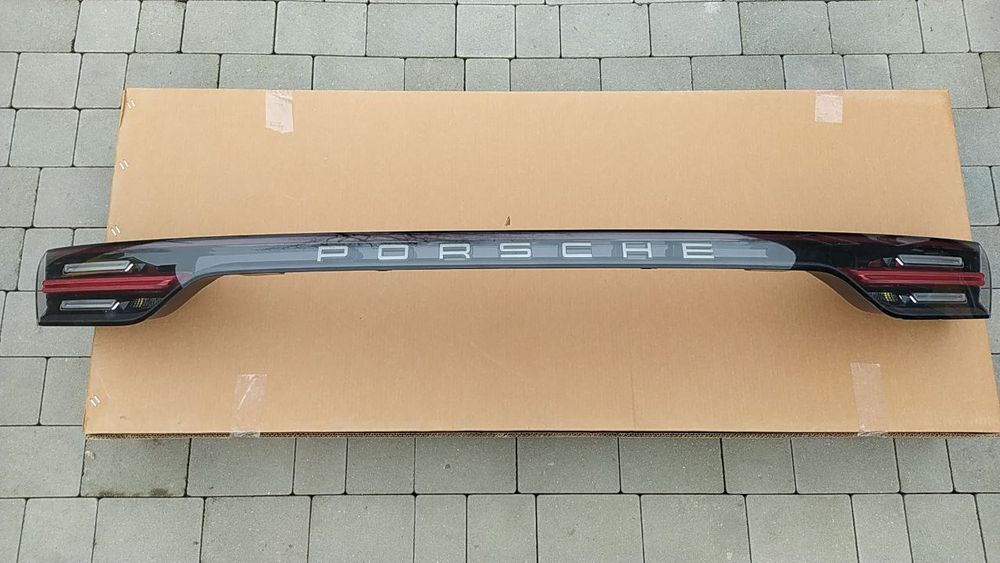 Porsche cayenne 9y задній ліхтар в кришку багажніка европа  9y0945081f