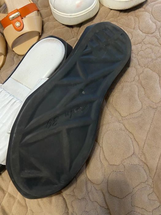 Ціна за чотири пари взуття!!! Рр 39, туфлі, босоніжки, шльопанці