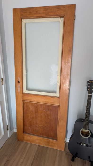 Porta interior de madeira com video
