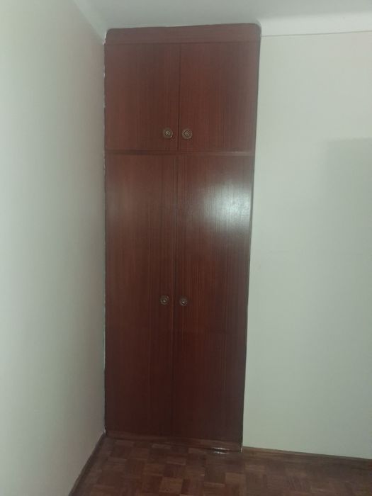 Roupeiro Castanho