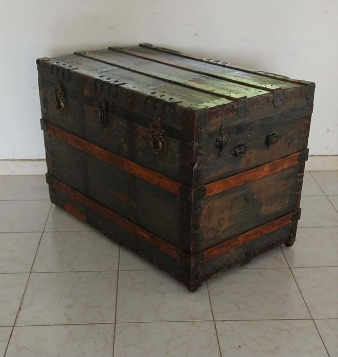 Antiga e Original Arca de Porão, princípios séc. XX Patine Original. "RESTAURADA"