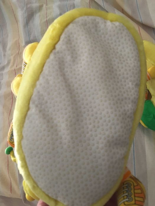 Pantufas tamanho 28/30 lagartas amarelas a estrear
