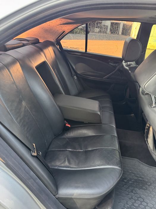Mercedes 210 2.0benz