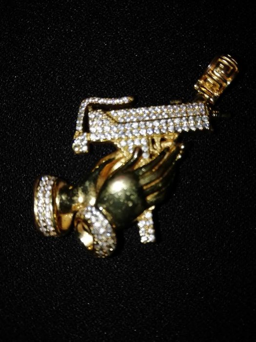 Fio/Colar/Corrente com Pendente Iced Out Praying Hands Uzi + Pulseira