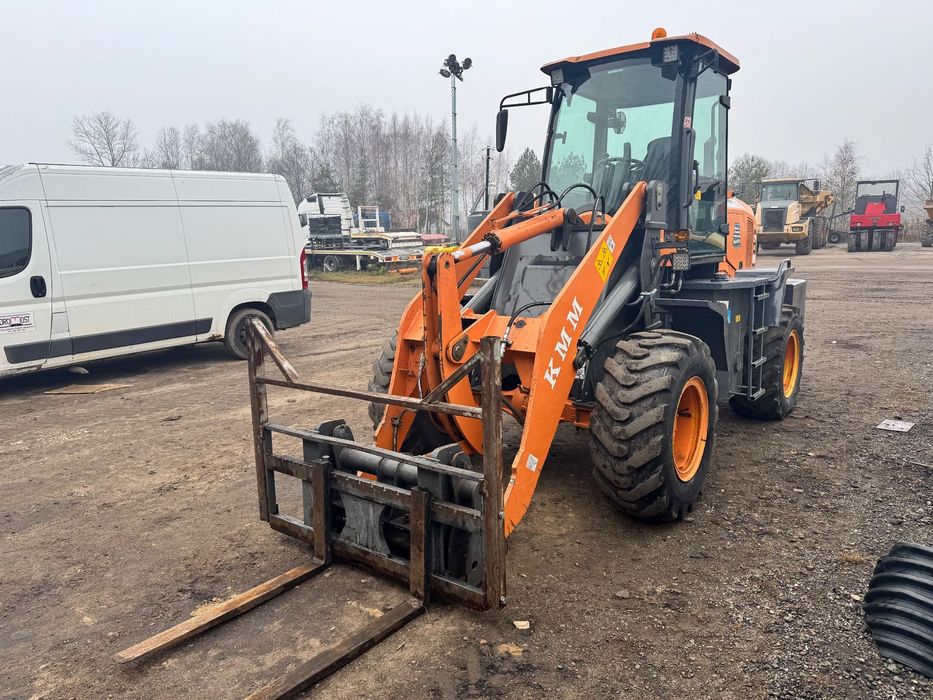 KMM 832  Ładowarka KMM 832 udźwig 2T