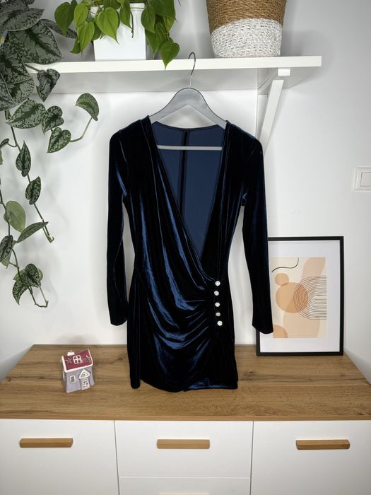 Welurowa granatowa sukienka zakladana na sylwestra swieta 36