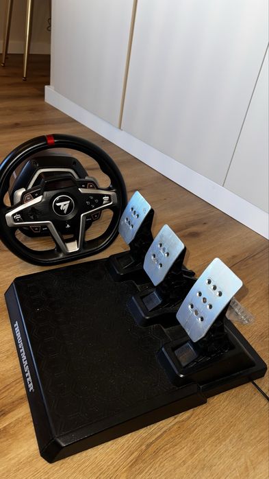 Volante + Pedais THRUSTMASTER (PS4 PS5 PC)