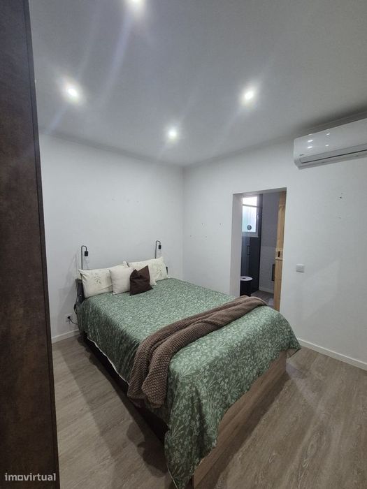 Moradia T2 com jardim e garagem em Corroios