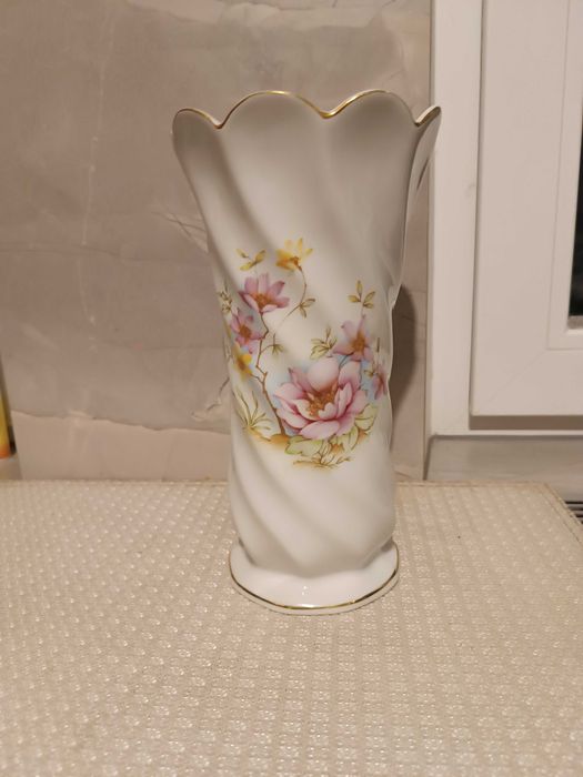 Porcelanowy wazon na kwiaty